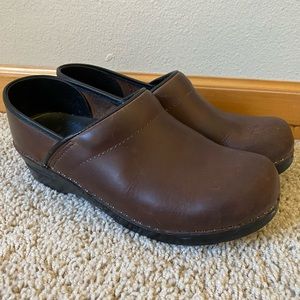 Dansko brown professional clogs 39